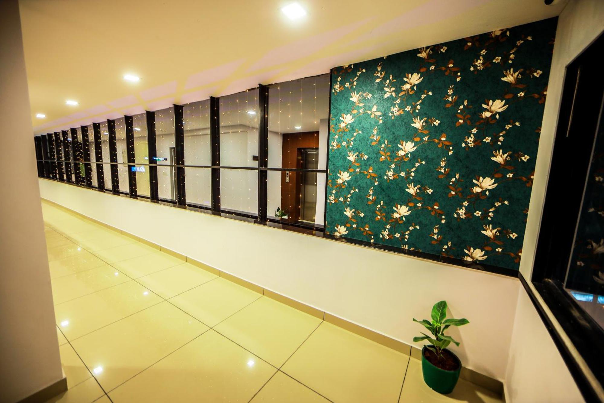 Airport Avenue Plaza Hotel Nedumbassery Ngoại thất bức ảnh