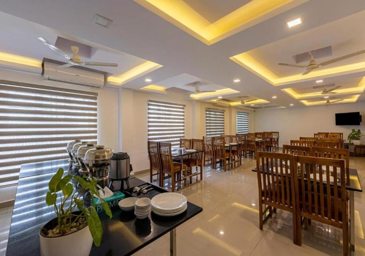 Airport Avenue Plaza Hotel Nedumbassery Ngoại thất bức ảnh